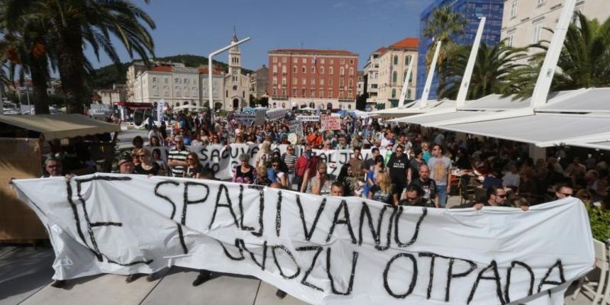Split – Prosvjed protiv spaljivanja, koristenja i uvoza otpada u CEMEX-u. Photo: Ivo Cagalj/PIXSELL Split – Prosvjed protiv spaljivanja, koristenja i uvoza otpada u CEMEX-u. Photo: Ivo Cagalj/PIXSELL