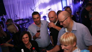 Friday Night Live: Cotton Club @ Famous Beach Bar & Grill 21. listopada 2016. Friday Night Live: Cotton Club @ Famous Beach Bar & Grill 21. listopada 2016.