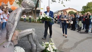 Šibenik: Puštanjem 53 balona obilježen rođendan Dražena Petrovića Šibenik: Puštanjem 53 balona obilježen rođendan Dražena Petrovića