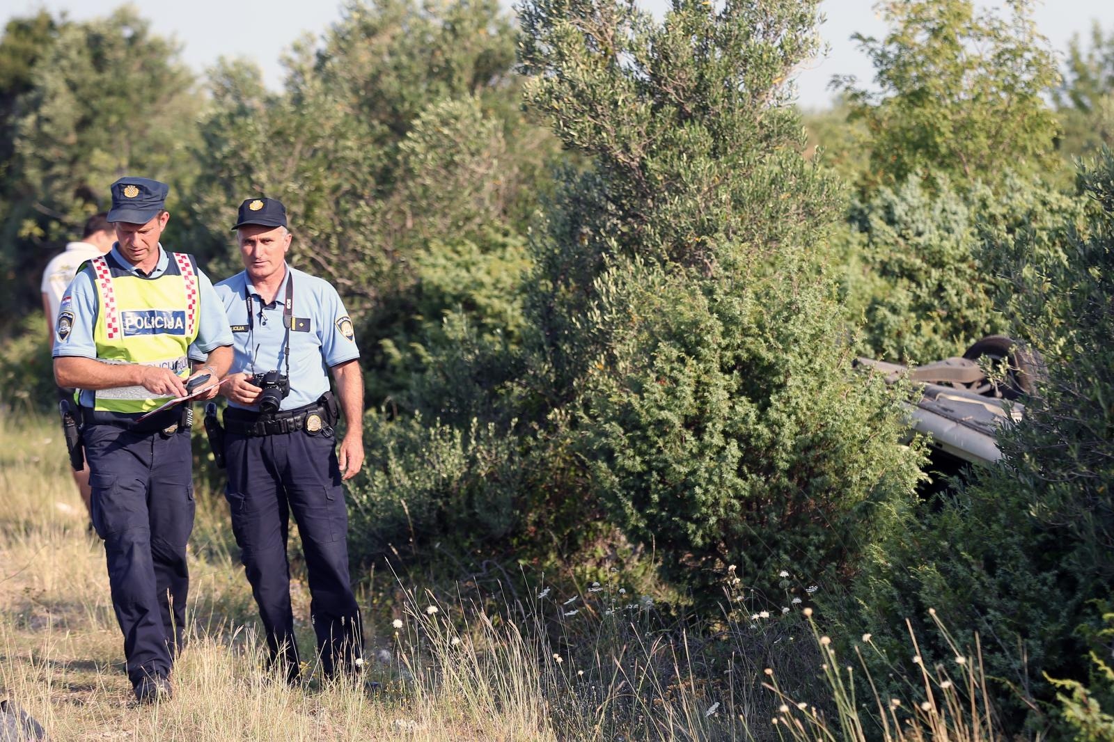 Prosika: Pri slijetanju automobila s kolnika jedna je osoba poginula Prosika: Pri slijetanju automobila s kolnika jedna je osoba poginula