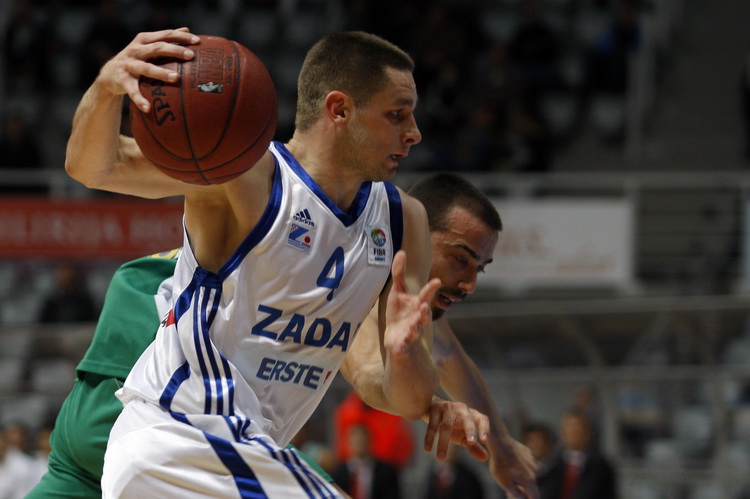 Zadar, 071210.
Dvorana Kresimira Cosica.
4. kolo EuroChallenge kupa. 
Kosarkaska utakmica KK Zadar – KK Pinar Karsiyaka. 
Na slici igrac Zadra Marko Car.
Foto: Jure Miskovic / CROPIX