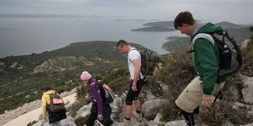 Zadar, 050311.
Skraping, sportsko turisticka manifestacija ove godine se 6. odrzava na otoku Pasmanu. U kombinaciji penjanja, trcanja, hodanja i snalazenja u prirodi natjecalo se 550 natjecatelja u tri kategorije (ultra 40km,light 20 km i Djir 8km).
Na s Zadar, 050311.
Skraping, sportsko turisticka manifestacija ove godine se 6. odrzava na otoku Pasmanu. U kombinaciji penjanja, trcanja, hodanja i snalazenja u prirodi natjecalo se 550 natjecatelja u tri kategorije (ultra 40km,light 20 km i Djir 8km).
Na s