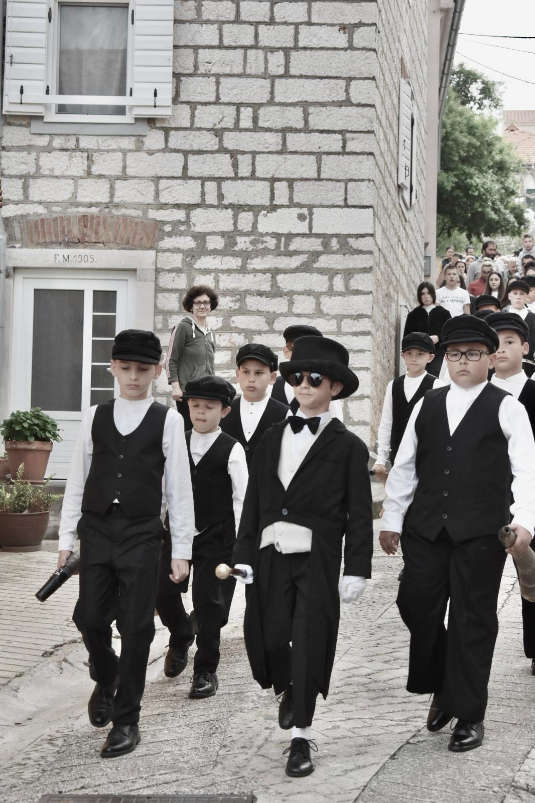 Tovareća Mužika Sali Tovareća Mužika Sali