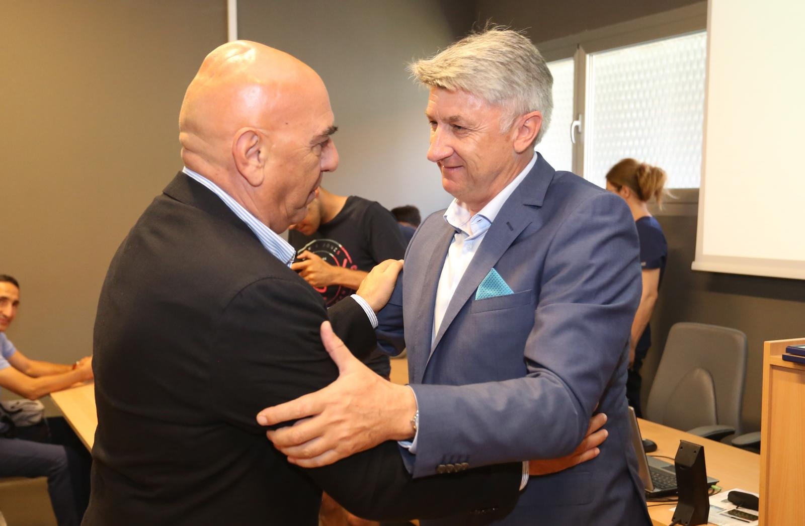 INA i Dogus grupa donirali 200 tisuća kuna Općoj bolnici INA i Dogus grupa donirali 200 tisuća kuna Općoj bolnici