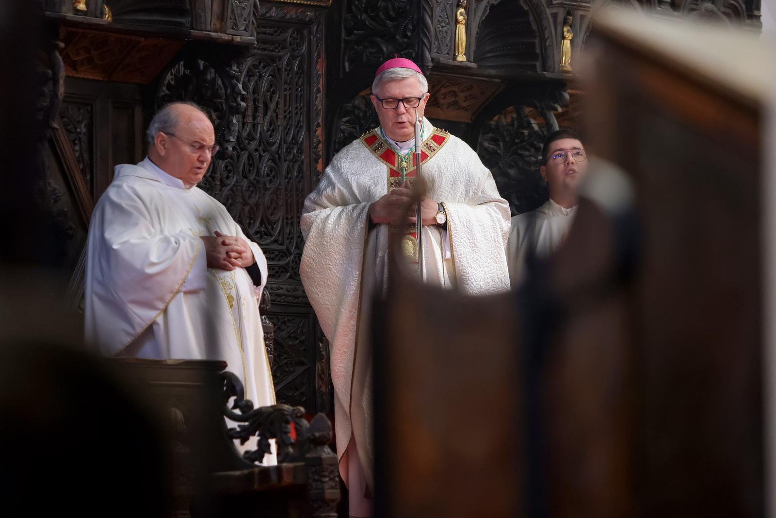 Nadbiskup Milan Zgrablić predvodio je misu na Božić u katedrali svete Stošije