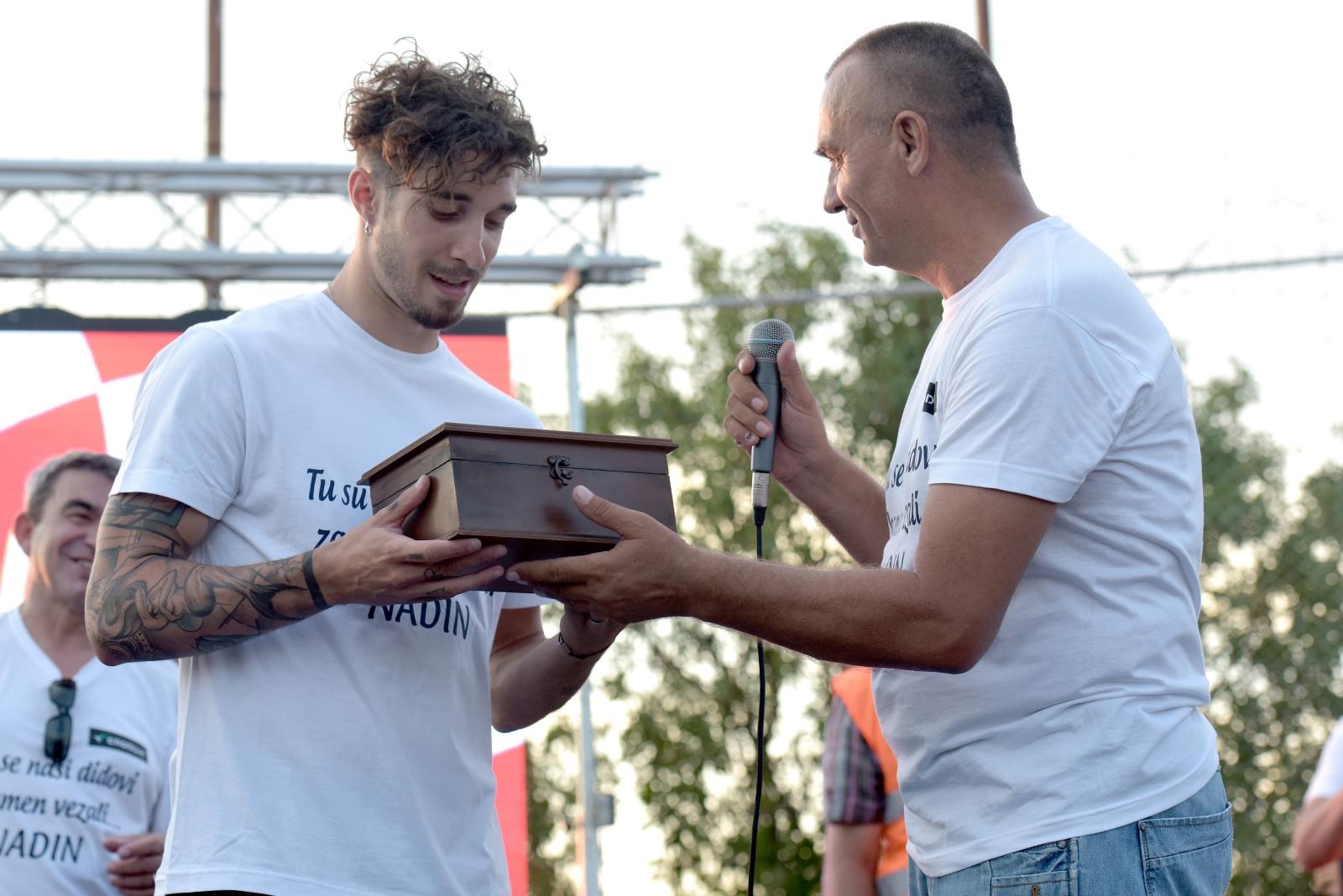 U rodnom Nadinu priređen doček za srebrnog reprezentativca Šimu Vrsaljka