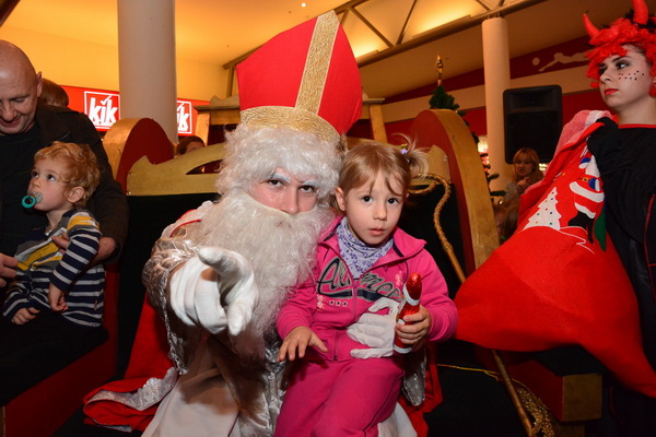 Supernova Zadar: Sveti Nikola i kamion Djeda mraza, Foto: Iva Perinčić Supernova Zadar: Sveti Nikola i kamion Djeda mraza, Foto: Iva Perinčić