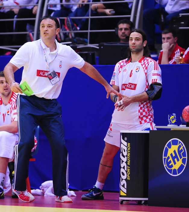 Vrsac, 160112.
Europsko prvenstvo u rukometu u Srbiji.
Prvo kolo, utakmica izmedju Hrvatske i Islanda.
Na slici: Slavko Goluza i Ivano Balic.
Foto: Drazen Aleksic / CROPIX Vrsac, 160112.
Europsko prvenstvo u rukometu u Srbiji.
Prvo kolo, utakmica izmedju Hrvatske i Islanda.
Na slici: Slavko Goluza i Ivano Balic.
Foto: Drazen Aleksic / CROPIX