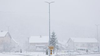 Đir snijegom prekrivenim Gračacom, 25. siječnja 2021. Đir snijegom prekrivenim Gračacom, 25. siječnja 2021.