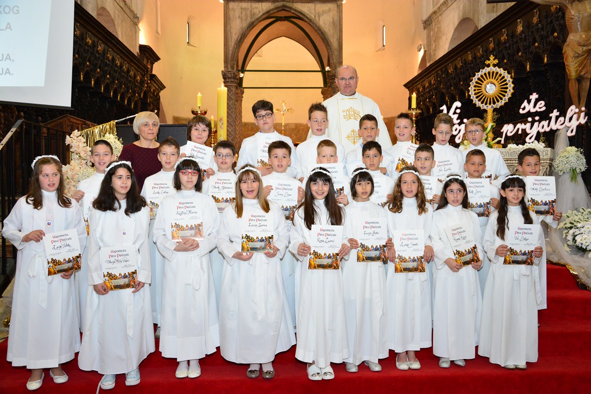 Sakrament Prve pričesti u katedrali sv. Stošije, foto- Iva Perinčić