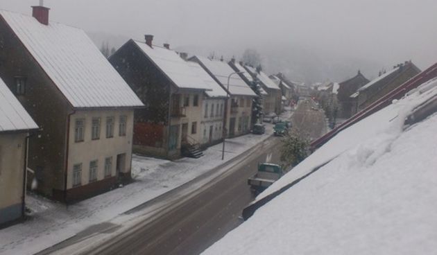 Snijeg u Gorskom kotaru i Lici, u Dalmaciji olujno jugo, foto: 24sata