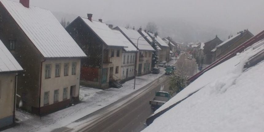 Snijeg u Gorskom kotaru i Lici, u Dalmaciji olujno jugo, foto: 24sata Snijeg u Gorskom kotaru i Lici, u Dalmaciji olujno jugo, foto: 24sata