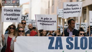 Prosvjedni skup roditelja protiv politike obaveznog cijepljenja Prosvjedni skup roditelja protiv politike obaveznog cijepljenja