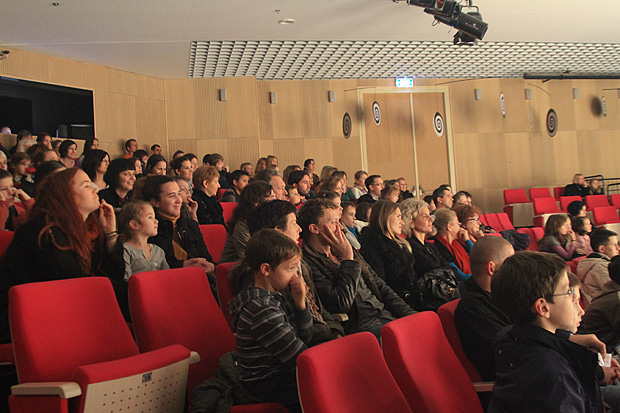 “Drago Č. i tvornica čokolade” u novoj zgradi Kazališta lutaka, Foto: Leo Banić “Drago Č. i tvornica čokolade” u novoj zgradi Kazališta lutaka, Foto: Leo Banić