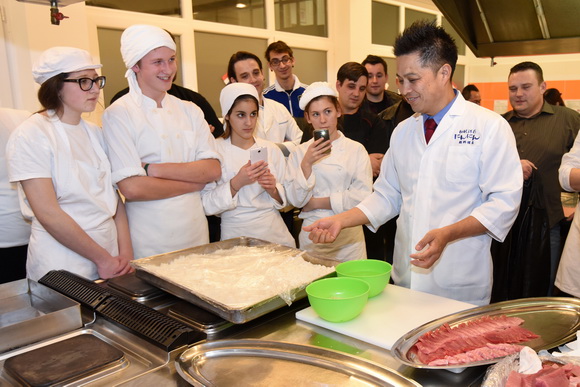 Tuna, Sushi & Wine Festival: Japanski masterchef Nakatsuji održao edukaciju pripreme tradicionalnih japanskih jela Tuna, Sushi & Wine Festival: Japanski masterchef Nakatsuji održao edukaciju pripreme tradicionalnih japanskih jela