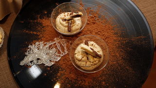 Pula, 281211.
U galeriji Makina otvorena je izlozba jestivih slastica povodom skorog otvorenja butika slastica “Skatulica by Stare Uzance” vlasnika Sandra Francula i Sanje Rakic Francula. Izlozene kolace posjetitelji su mogli kusati pa je sama izlozba nak