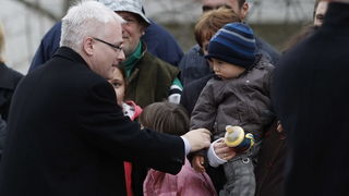 Gracac, 251110.
Danas popodne predsjednik Srbije Boris Tadic i predsjenik Hrvatske Ivo Josipovic posjetili su Gracac i sajam tradicijskih proizvoda i obrta pod nazivom Jesen u Gracacu.
Foto: Jure Miskovic / CROPIX Gracac, 251110.
Danas popodne predsjednik Srbije Boris Tadic i predsjenik Hrvatske Ivo Josipovic posjetili su Gracac i sajam tradicijskih proizvoda i obrta pod nazivom Jesen u Gracacu.
Foto: Jure Miskovic / CROPIX