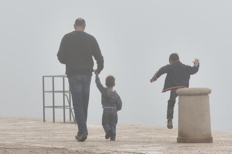 Zadar već treći dan okovan gustom maglom. Foto: Dino Stanin/Pixsell