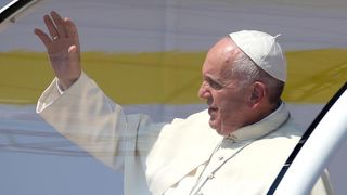 Sarajevo, Bosna i Hercegovina – Sluzbeni posjet pape Franje Sarajevu. Ovo je treci papinski posjet Bosni i Hercegovini. Prethodni posjeti pape Ivana Pavla II bili su pastoralni dok je posjet pape Franje primarno drzavnicki. Nakon susreta s drzavnim duznos Sarajevo, Bosna i Hercegovina – Sluzbeni posjet pape Franje Sarajevu. Ovo je treci papinski posjet Bosni i Hercegovini. Prethodni posjeti pape Ivana Pavla II bili su pastoralni dok je posjet pape Franje primarno drzavnicki. Nakon susreta s drzavnim duznos