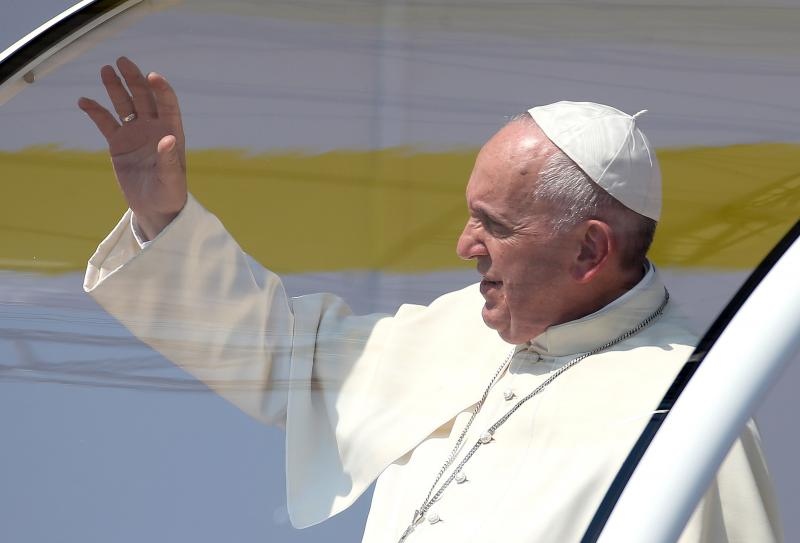 Sarajevo, Bosna i Hercegovina – Sluzbeni posjet pape Franje Sarajevu. Ovo je treci papinski posjet Bosni i Hercegovini. Prethodni posjeti pape Ivana Pavla II bili su pastoralni dok je posjet pape Franje primarno drzavnicki. Nakon susreta s drzavnim duznos Sarajevo, Bosna i Hercegovina – Sluzbeni posjet pape Franje Sarajevu. Ovo je treci papinski posjet Bosni i Hercegovini. Prethodni posjeti pape Ivana Pavla II bili su pastoralni dok je posjet pape Franje primarno drzavnicki. Nakon susreta s drzavnim duznos