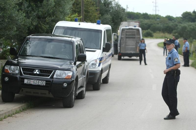 Sveti Filip i Jakov: Brutalna deložacija majke i sina Sveti Filip i Jakov: Brutalna deložacija majke i sina