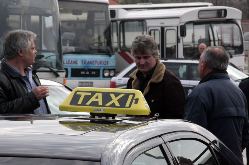 Tužna kolona zadarskih taksista