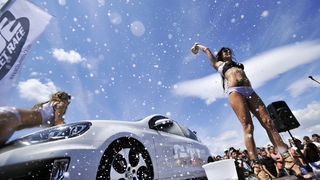 Velika Gorica, 030711.
Pista Zrakoplovno-tehnickog zavoda.
Tradicionalni ‘402 Street race’, natjecanje u ubrzanju na 402 metara duljine staze. Dogadjaj je okupio mnoge posjetitelje koji su mogli, osim samom automobilskom natjecanju, prisustvovati i egzibi Velika Gorica, 030711.
Pista Zrakoplovno-tehnickog zavoda.
Tradicionalni ‘402 Street race’, natjecanje u ubrzanju na 402 metara duljine staze. Dogadjaj je okupio mnoge posjetitelje koji su mogli, osim samom automobilskom natjecanju, prisustvovati i egzibi