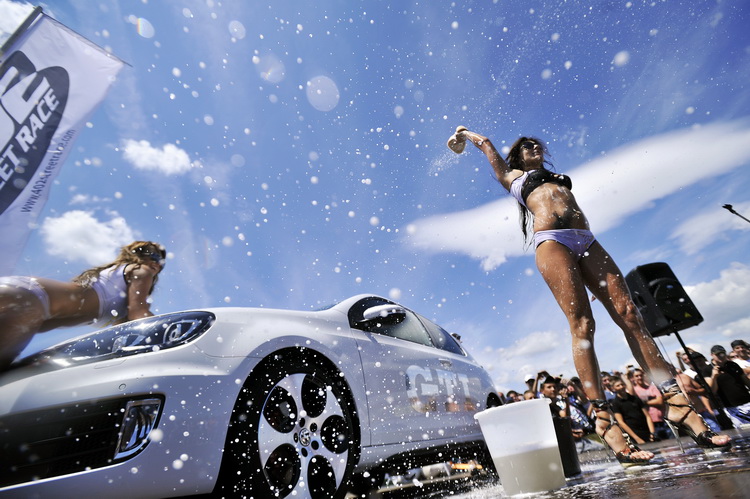 Velika Gorica, 030711.
Pista Zrakoplovno-tehnickog zavoda.
Tradicionalni ‘402 Street race’, natjecanje u ubrzanju na 402 metara duljine staze. Dogadjaj je okupio mnoge posjetitelje koji su mogli, osim samom automobilskom natjecanju, prisustvovati i egzibi Velika Gorica, 030711.
Pista Zrakoplovno-tehnickog zavoda.
Tradicionalni ‘402 Street race’, natjecanje u ubrzanju na 402 metara duljine staze. Dogadjaj je okupio mnoge posjetitelje koji su mogli, osim samom automobilskom natjecanju, prisustvovati i egzibi