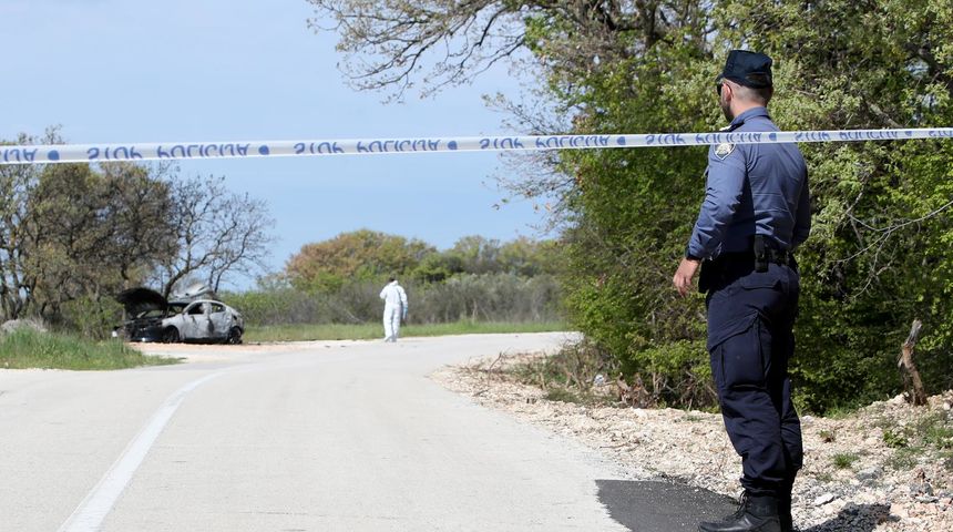 Zadar: Jedna osoba smrtno stradala u požaru automobila u Lovincu Zadar: Jedna osoba smrtno stradala u požaru automobila u Lovincu