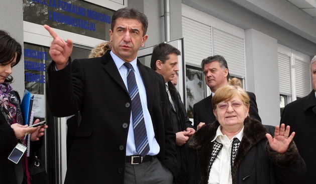 Vukovar, 160210.
Ministar zdravstva i socijalne skrbi Darko Milinovic u obilasku obnovljenog dijela vukovarske bolnice. Na fotografiji ministar Darko Milinovic i ravnateljica bolnice dr Vesna Bosanac.
Foto: Damir Glibusic / CROPIX