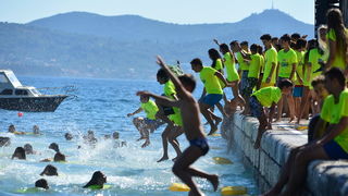 10. dm Millennium Jump na zadarskoj rivi – 3 tisuće skakača poslalo prekrasnu priču u svijet 10. dm Millennium Jump na zadarskoj rivi – 3 tisuće skakača poslalo prekrasnu priču u svijet
