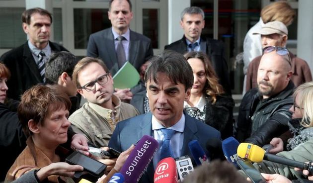 Na Iblerovom trgu zavrsen je cetvrti krug pregovora izmedju Koalicije Hrvatska raste i Mosta. Nakon pregovora predstavnici koalicija dali su izjave za medije. Photo: Patrik Macek/PIXSELL