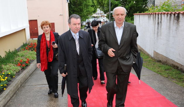 Biograd na moru, 150510
Cetvrta i posljednja vecer Porina u Biogradu na moru. 
Na slici: Miroslav Lilic i drustvo
Foto: Andrija Lucic / CROPIX