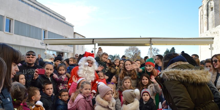 Djed Božićnjak iz Laponije stigao na Forum- poštom! Djed Božićnjak iz Laponije stigao na Forum- poštom!