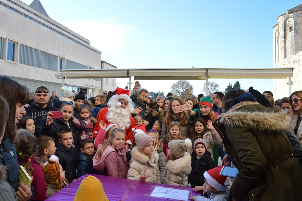 Djed Božićnjak iz Laponije stigao na Forum- poštom!