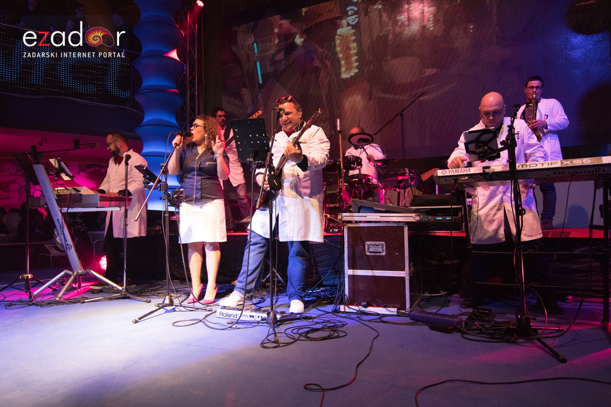 Ludnica u Saturnusu: Najbolji doček u svemiru i šire Ludnica u Saturnusu: Najbolji doček u svemiru i šire