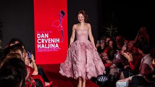 Večer Crvenih Haljina Večer Crvenih Haljina