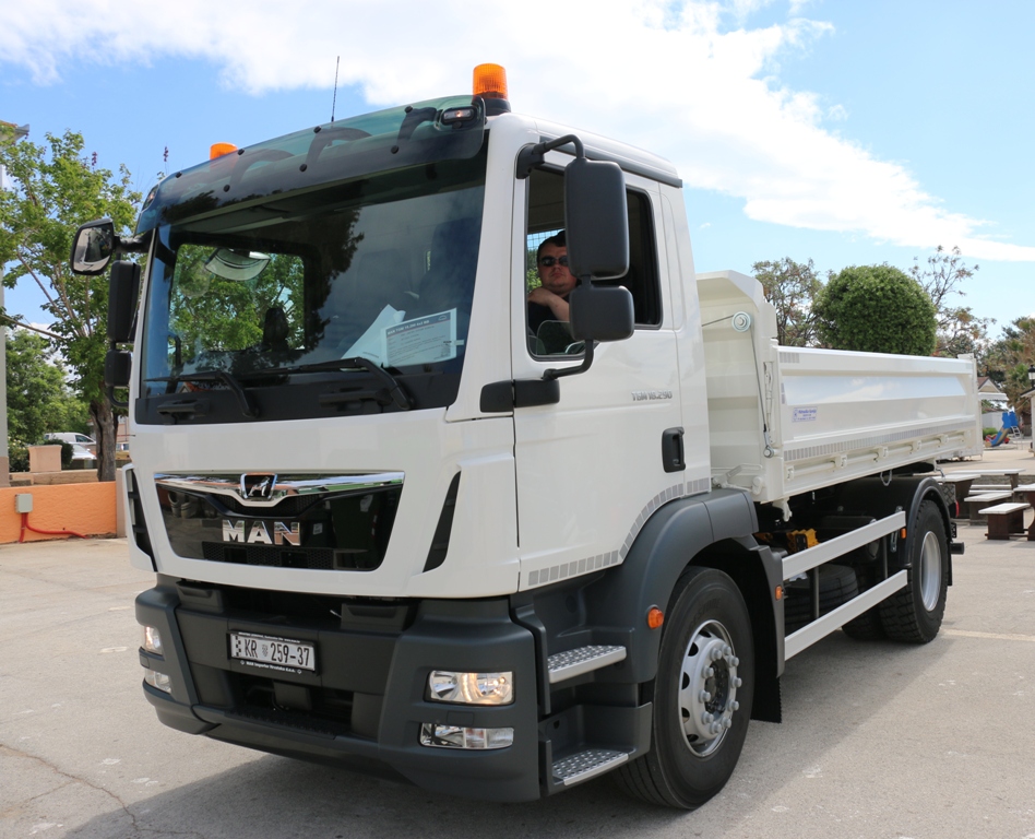 Prezentacija novog voznog parka poduzeća Čisti otok i Vodovod Vir Prezentacija novog voznog parka poduzeća Čisti otok i Vodovod Vir