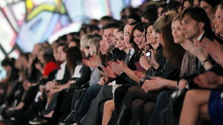 Zagreb, 120311.
Zagrebacki Velesajam, 5. paviljon
Na slici : Nasmijana publika na modnoj Dove Fashion.Hr za vrijeme izlaska djecje revije ( AMR i Zigman za Bambi)
Foto: Tea Gabud / CROPIX