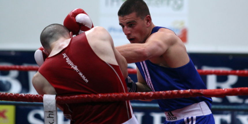 Zadar, 200413.
Dvorana Kresimira Cosica.
Prvenstvo Hrvatske u boksu.
Na fotografiji: Josip Bepo Filipi (Zlatna rukavica, plavi) i Marin Mindoljevic (Marijan, crveni).
Foto: Jure Miskovic / CROPIX Zadar, 200413.
Dvorana Kresimira Cosica.
Prvenstvo Hrvatske u boksu.
Na fotografiji: Josip Bepo Filipi (Zlatna rukavica, plavi) i Marin Mindoljevic (Marijan, crveni).
Foto: Jure Miskovic / CROPIX