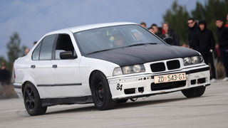 Sepurine, 220112
Na pisti vojarne Sepurine nedaleko od Zadra, okupili su se ljubitelji automoto sporta. Do trenutka kad je policija prekinula aktivnosti na pisti, automobili i motocikli su se utrkivali i izvodili raznorazne akrobacije na odusevljenje pris Sepurine, 220112
Na pisti vojarne Sepurine nedaleko od Zadra, okupili su se ljubitelji automoto sporta. Do trenutka kad je policija prekinula aktivnosti na pisti, automobili i motocikli su se utrkivali i izvodili raznorazne akrobacije na odusevljenje pris