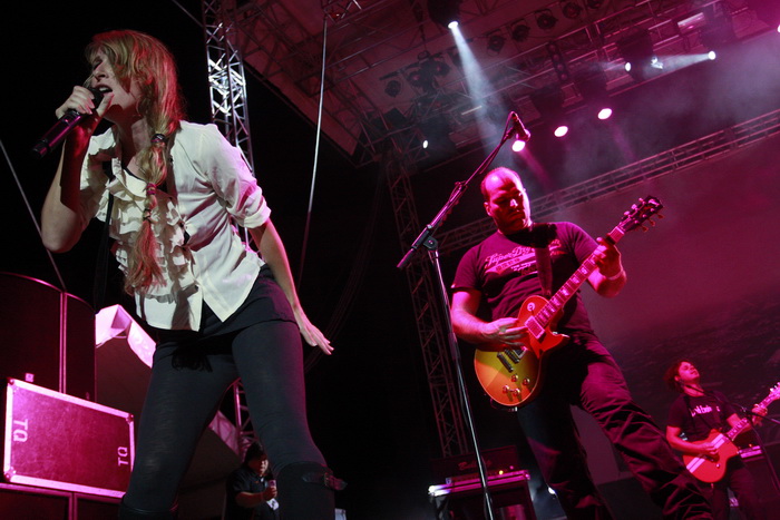 Pula, 180811.
Arena Fest 2011.
Na kraju koncertne sezone u pulskoj Areni na Arena Festu nastupaju tri europska benda: Apocalyptica, Guano Apes i Laibach.
Na slici: nastup Guano Apesa.
Foto: Goran Sebelic / CROPIX Pula, 180811.
Arena Fest 2011.
Na kraju koncertne sezone u pulskoj Areni na Arena Festu nastupaju tri europska benda: Apocalyptica, Guano Apes i Laibach.
Na slici: nastup Guano Apesa.
Foto: Goran Sebelic / CROPIX