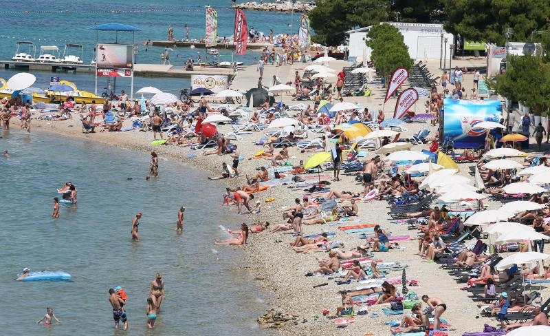 Uživanje u ljetu na vodičkim plažama. Photo: Duško Jaramaz/PIXSELL Uživanje u ljetu na vodičkim plažama. Photo: Duško Jaramaz/PIXSELL
