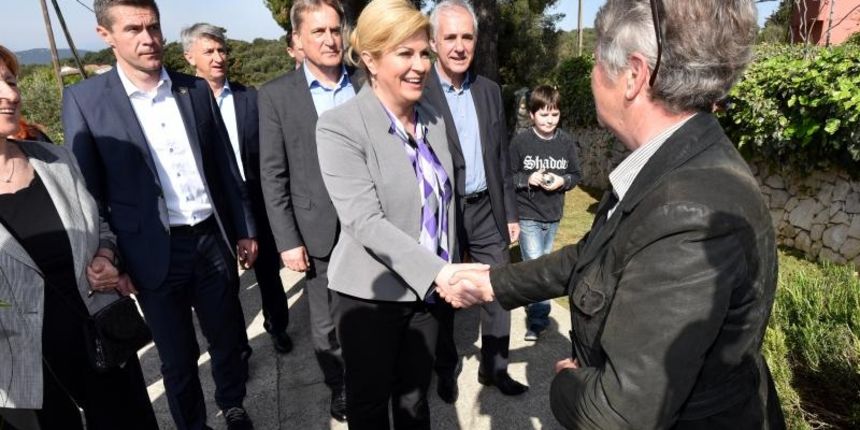 Predsjednica Grabar Kitarović posjetila otok Molat. Foto: Dino Stanin/PIXSELL