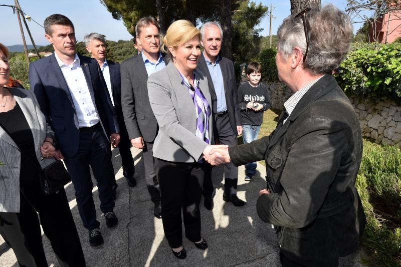 Predsjednica Grabar Kitarović posjetila otok Molat. Foto: Dino Stanin/PIXSELL