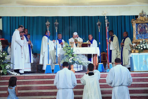 Proslava blagdana Velike Gospe: središnja večernja misa i procesija ulicama Belafuže Proslava blagdana Velike Gospe: središnja večernja misa i procesija ulicama Belafuže