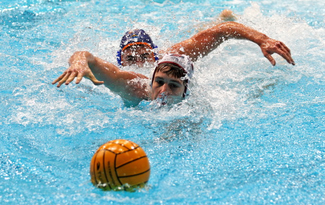 Zadar, 191209.
U Zadru se danas i sutra odrzava kvalifikacijski turnir Kupa Hrvatske u vaterpolu. 
Utakmica izmedju VK Primorje (bijeli) i HVK Mladost (plavo-zuti).
Foto: Vladimir Ivanov / CROPIX