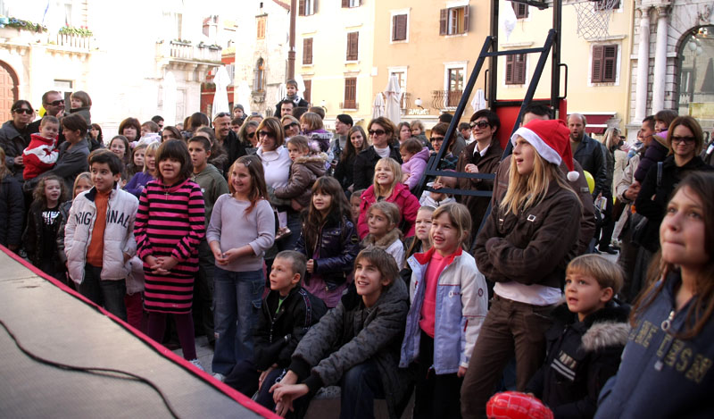 Božićni sajam na Forumu i Sv. Nikola na Narodnom trgu