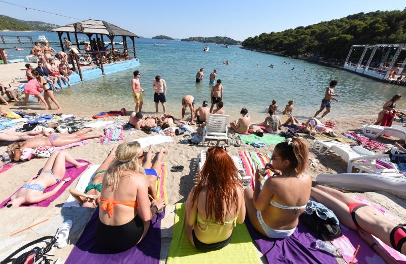 Tisno: Posjetitelji uživali drugog dana Garden festivala, Photo: Hrvoje Jelavic/PIXSELL