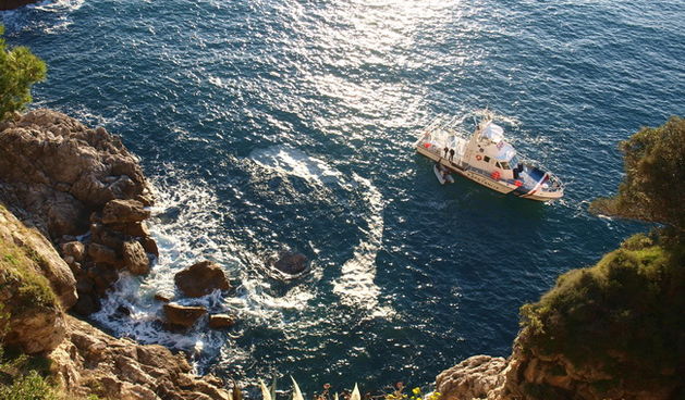 Dubrovnik, 281209. Dubrovacka policija jos uvijek ne zna tko je mladja zenska osoba koja je u ponedjeljak 28. prosinca oko 14,35 sati pala na obalu ispod dubrovackog ljetnog kina